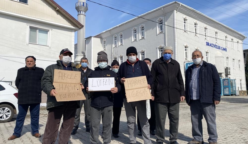 Cami cemaatinden pankartlı protesto