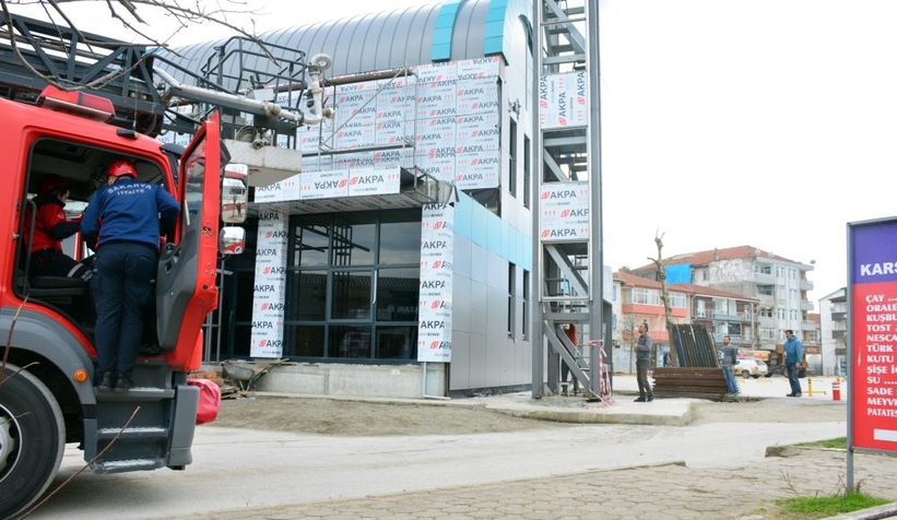 Cami minaresine Türk bayrağı asmaya çalıştı, intihar sandılar