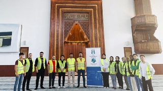 Cami temizleyip huzurevi sakinlerinin yüzlerini güldürdüler