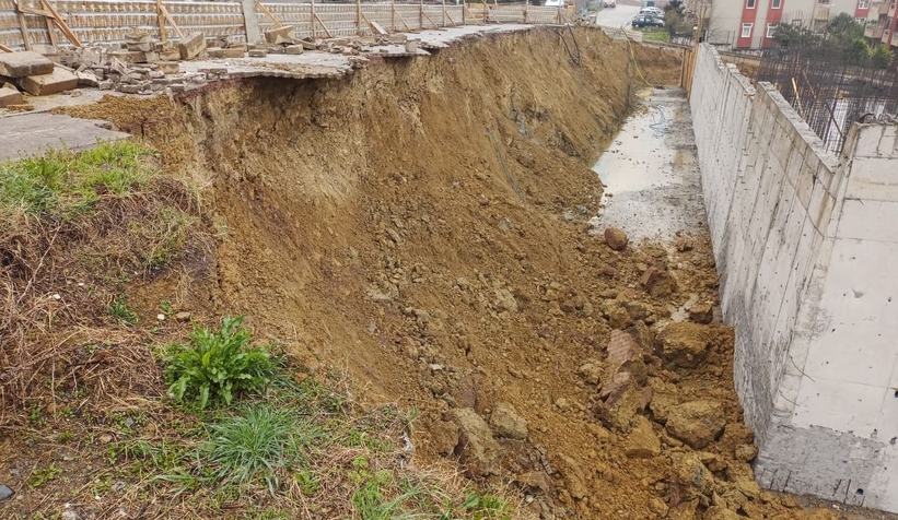 Camili'de Anaokulu inşaatı nedeniyle yol çöktü