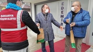 Camili ve Şeker Mahalle'de 5 bin maske dağıtıldı