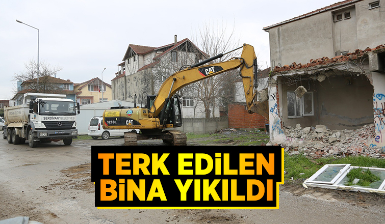  Can ve mal güvenliğini tehlikeye atan metruk bina yıkıldı