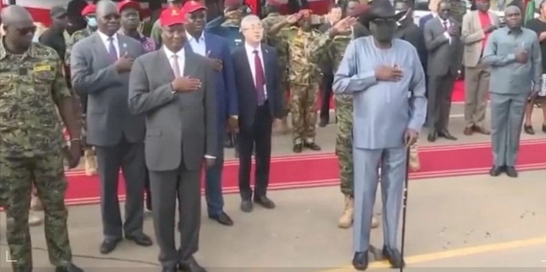 Canlı yayında altına kaçırdı!