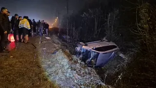 Çarpışan araçlar kanala uçtu: 6 yaralı