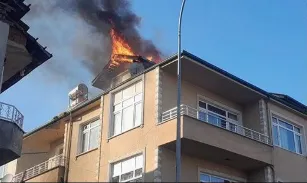 Çatı katı yandı