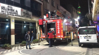 Çatıda mahsur kaldı, itfaiye yardımına koştu