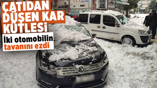 Çatıdan düşen kar kütlesi iki otomobile hasar verdi