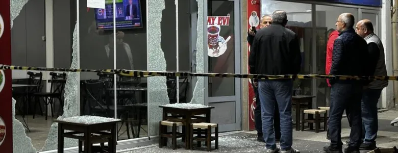 Çay ocağına kurşun yağdırdı