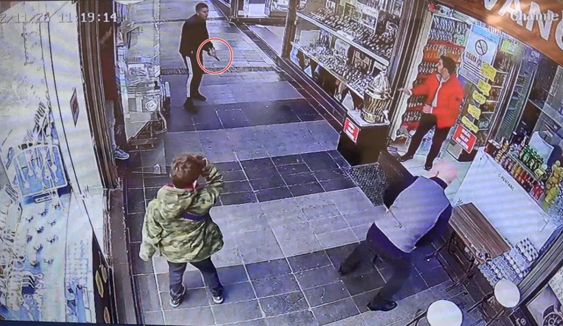 Çayı geç getirdiği için silahla vuruldu