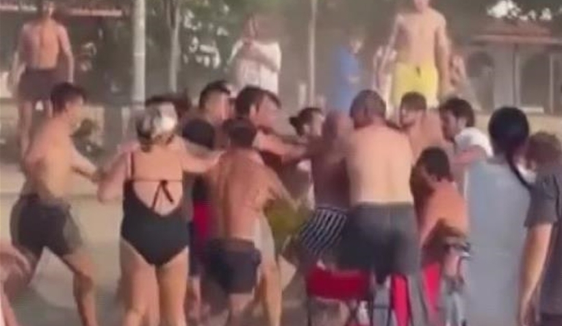 Cebeci plajında yumruklar havada uçuştu