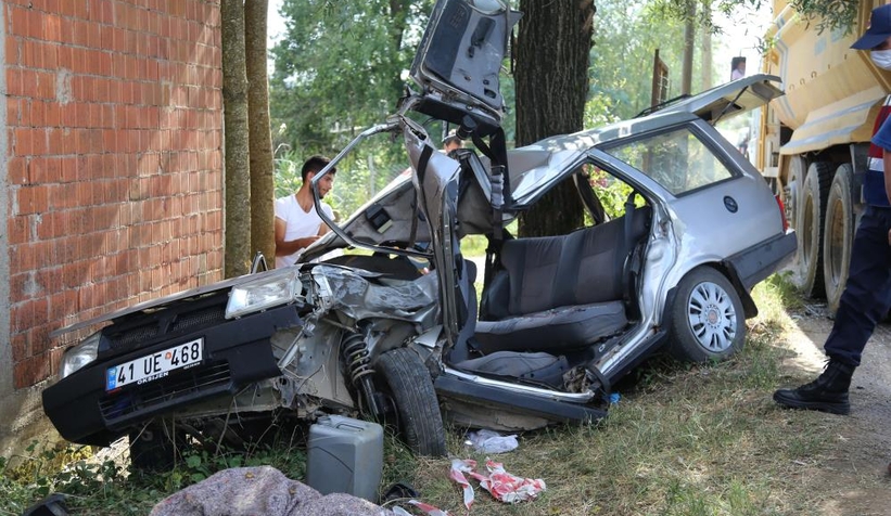 Cenaze törenine giderken feci kazada canından oldu