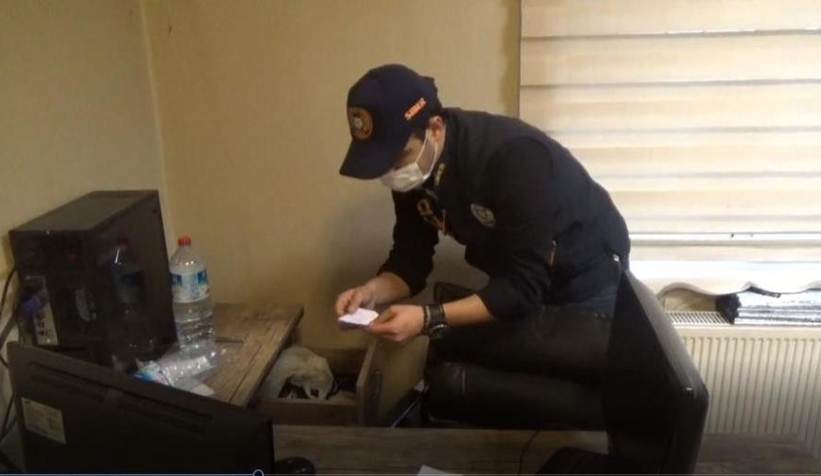 Cep telefonlarına zararlı yazım yükleyip hesapları boşalttılar