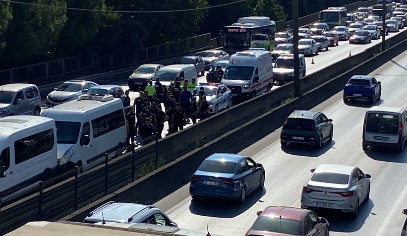 Çevik kuvvet ekibi zincirleme kazaya karıştı: 5 polis yaralı