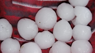 Ceviz büyüklüğünde dolu yağdı