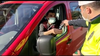 Ceza yazılacak sandılar ama ikramla karşılaştılar