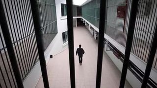 Cezaevi müdürü işkence suçundan yargılanıyor