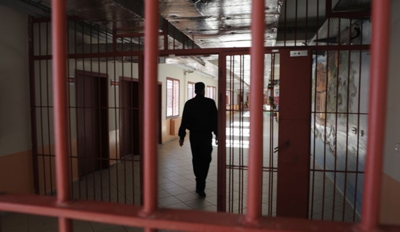 Cezaevinde intihar etti