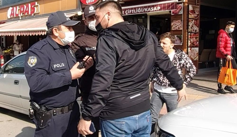 Cezaya sinirlendi polisin üzerine yürüdü