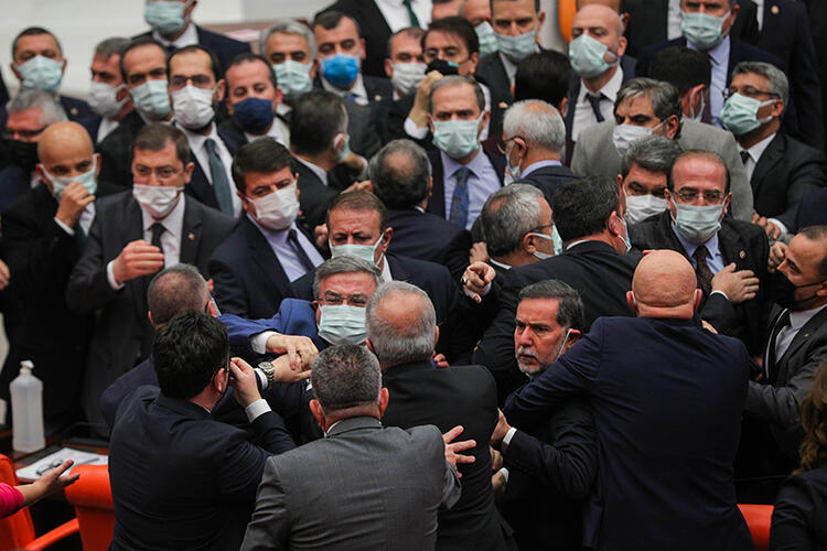 CHP'li Özkoç'un sözleri meclisi karıştırdı