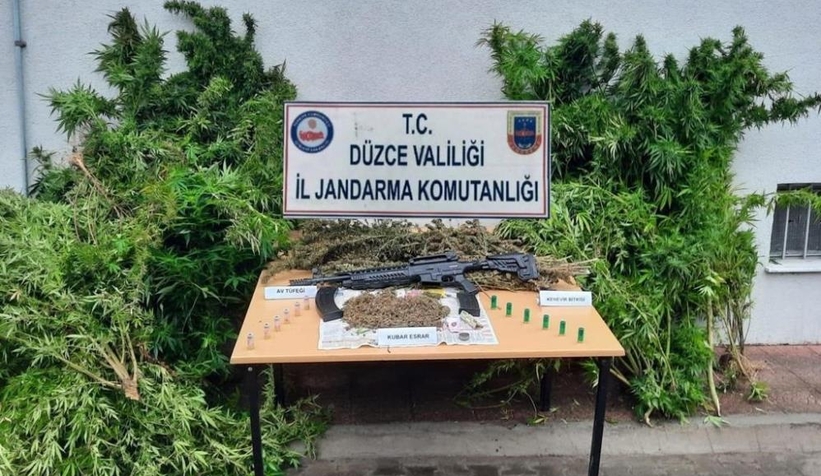 Çiftlik evinde uyuşturucu ve silah ele geçirildi