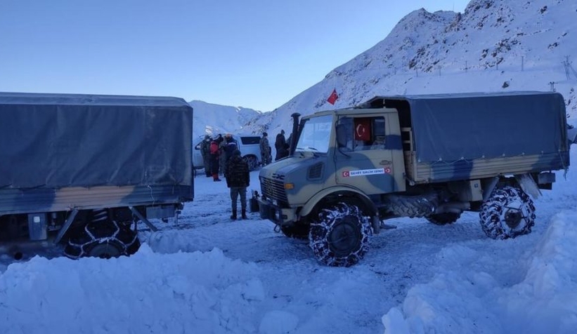 Çığ altında kalan asker şehit oldu