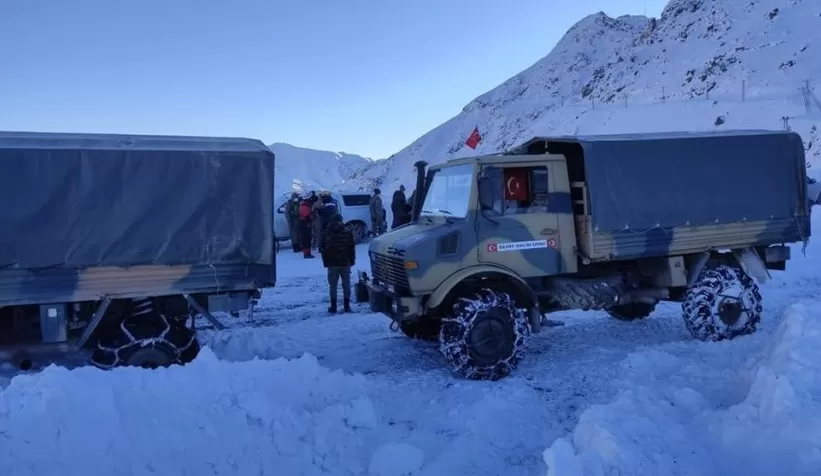 Çığ altında kalan asker şehit oldu