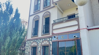 Cinnet geçirip anne ve anneannesini baltayla parçaladı