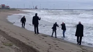 Cinnet gerirdi, denize atlamak istedi