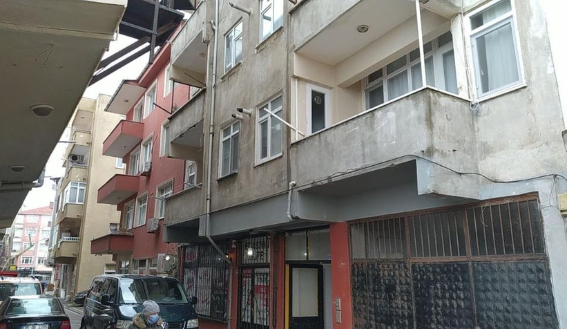 Cinnet getiren koca eşini öldürüp, yaşamına son verdi