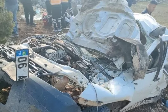 Cip uçuruma yuvarlandı: 5 ölü, 1 yaralı