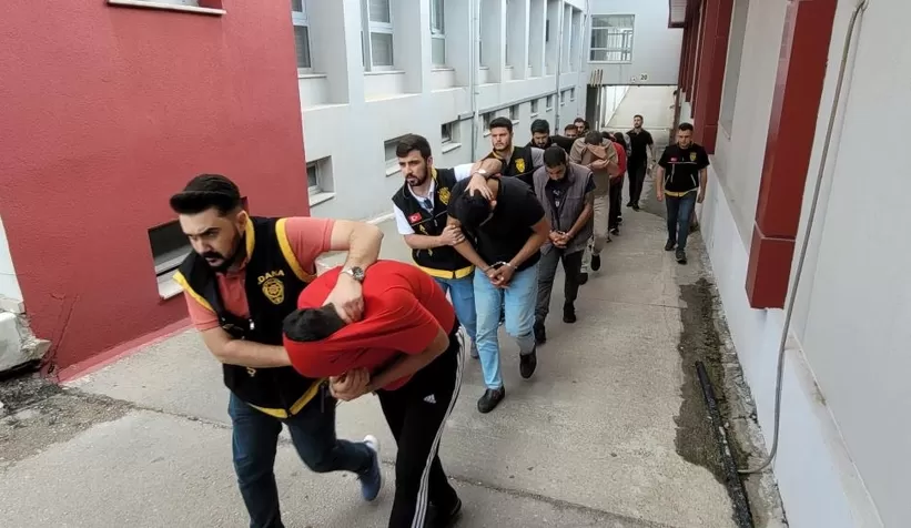 Çıplak fotoğraf şantajı ile dolandırıcılığa 18 tutuklama