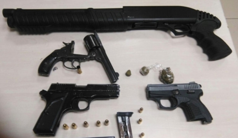 Çok sayıda silah ele geçirildi