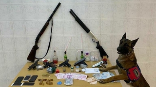 Çok sayıda silah ve uyuşturucu ele geçirildi