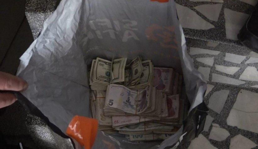 Çöp evden servet çıktı