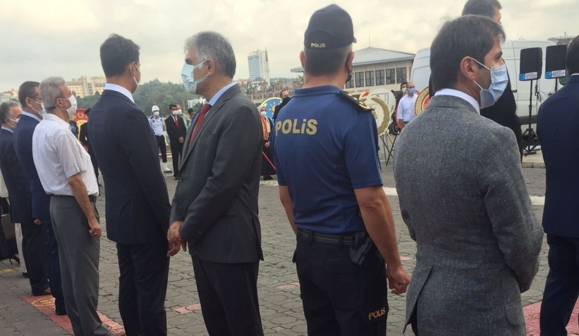 Cumhurbaşkanı Erdoğan'ın mesajı okunurken CHP'li başkan sırtını döndü