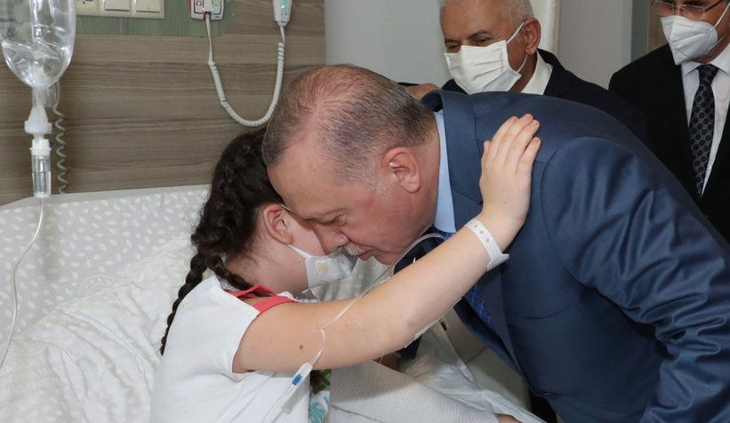 Cumhurbaşkanı'ndan hastanede yatan çocuklara ziyaret