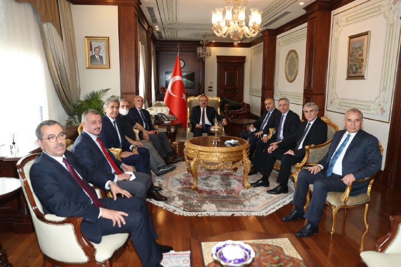 Cumhurbaşkanımızın önderliğinde milletimize durmadan hizmet edeceğiz