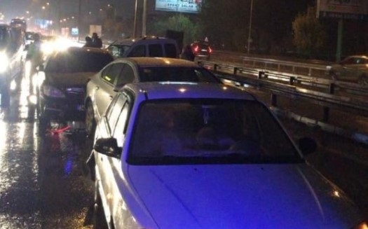 D-100'de 5 araç birbirine girdi: 6 yaralı