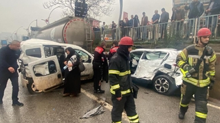 D-100'de feci kaza: 1'i ağır 3 yaralı