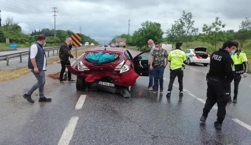 D-100'de kaza: 1’i ağır 3 yaralı