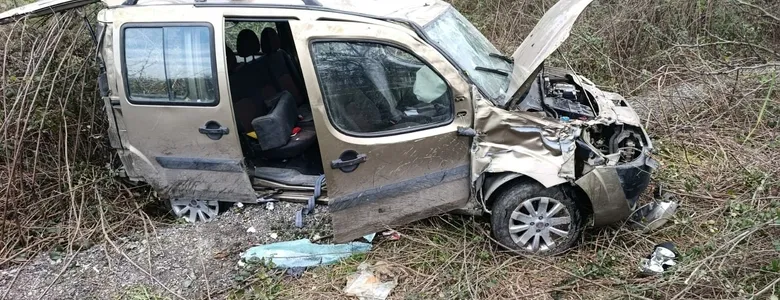 D-100'de kaza; Şarampole yuvarlandı