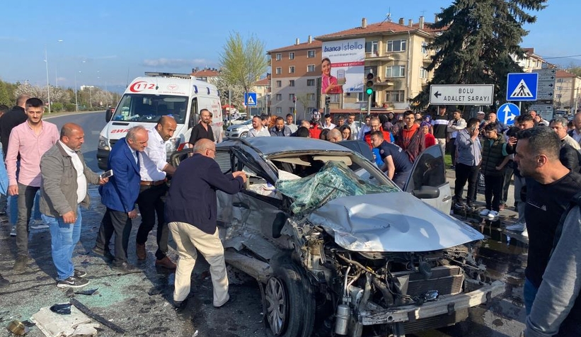 D-100'de korkunç kaza: 2 ölü, 1 yaralı