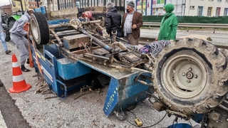 D-100'de lastiği çıkan pat pat takla attı