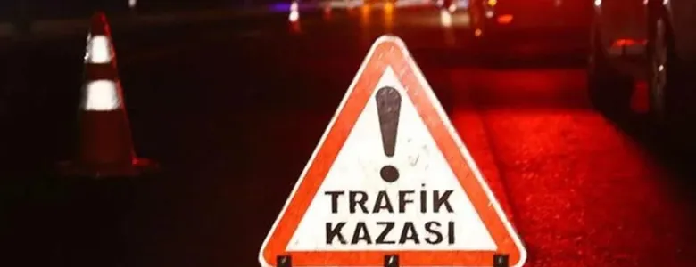 D-100'de minibüs kazası: 4 yaralı