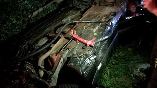 D-100'de otomobil mısır tarlasına yuvarlandı