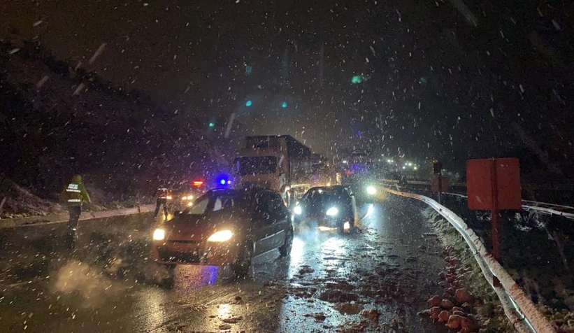 D-100 ulaşıma kapandı