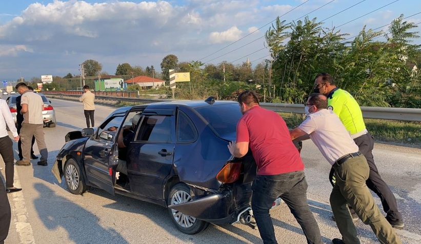 D-100’de 2 farklı kazaya 6 araç karıştı