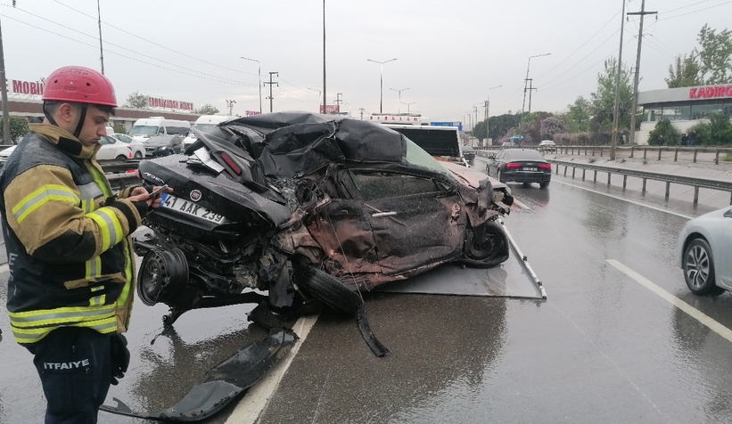 D-100’de 8 araç birbirine girdi: 8 yaralı