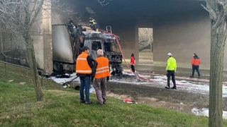 D-100’de çay yüklü tır yandı