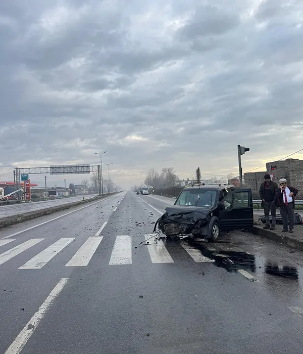 D-100’de Işık İhlali Kazası  4 Kişi Yaralandı